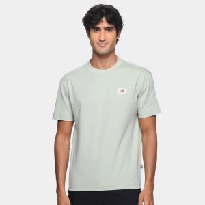 CAMISETA NEW BALANCE WOVEN LABEL MASCULINA